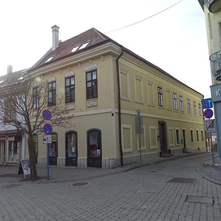 Óváros Apartman Veszprém Esterno foto