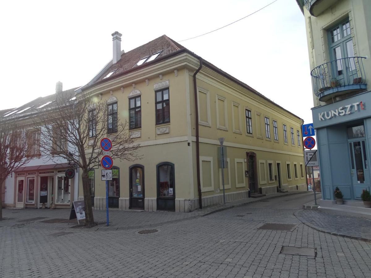 Óváros Apartman Veszprém Esterno foto