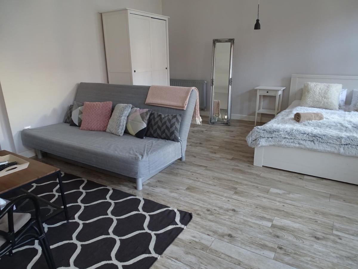 Óváros Apartman Veszprém Esterno foto