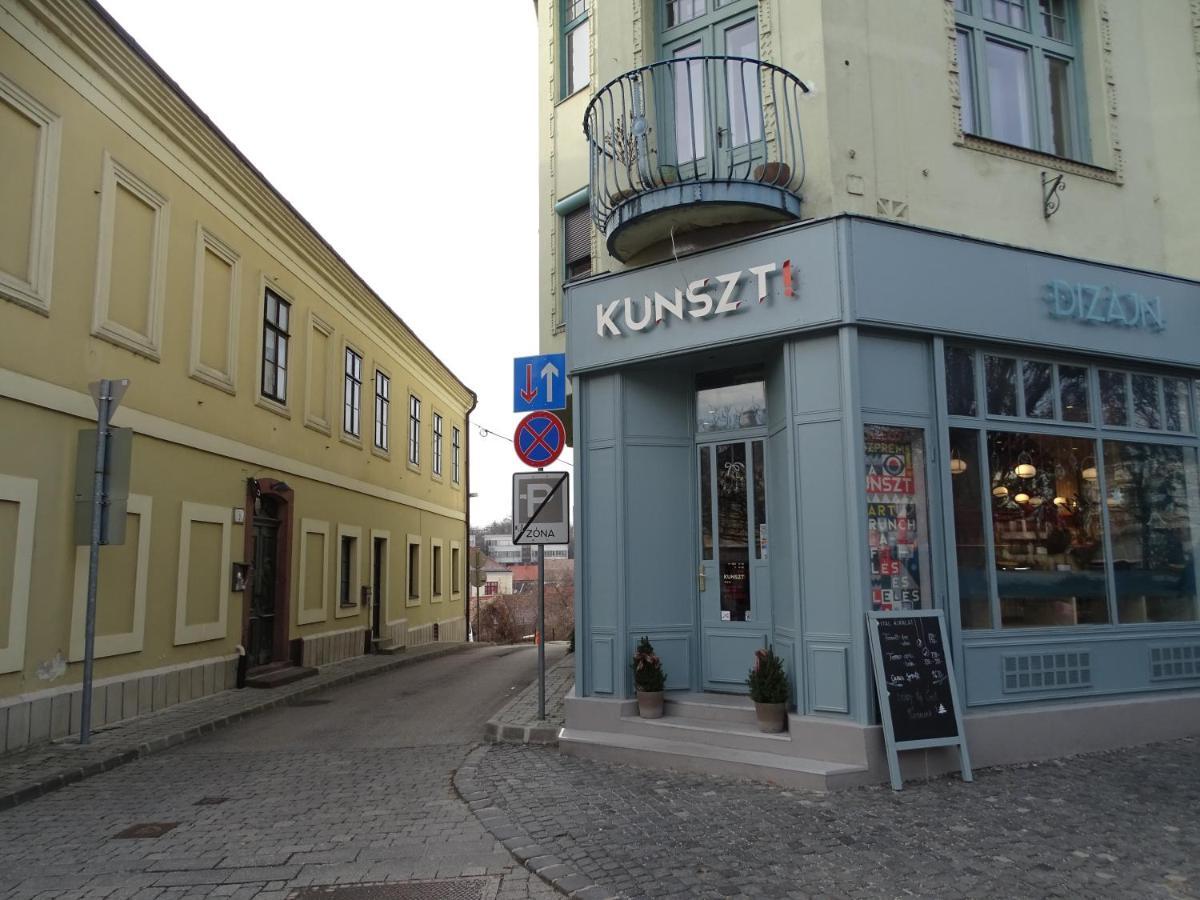 Óváros Apartman Veszprém Esterno foto