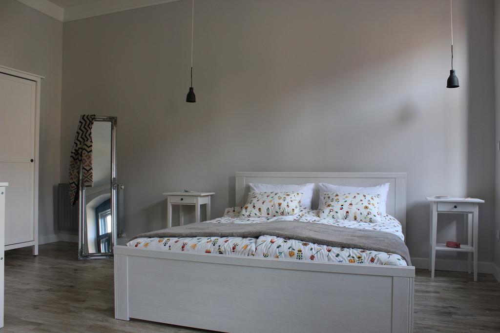 Óváros Apartman Veszprém Esterno foto
