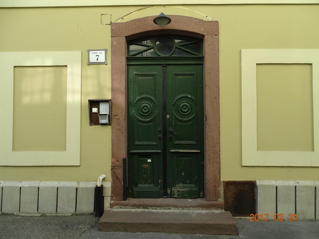 Óváros Apartman Veszprém Esterno foto