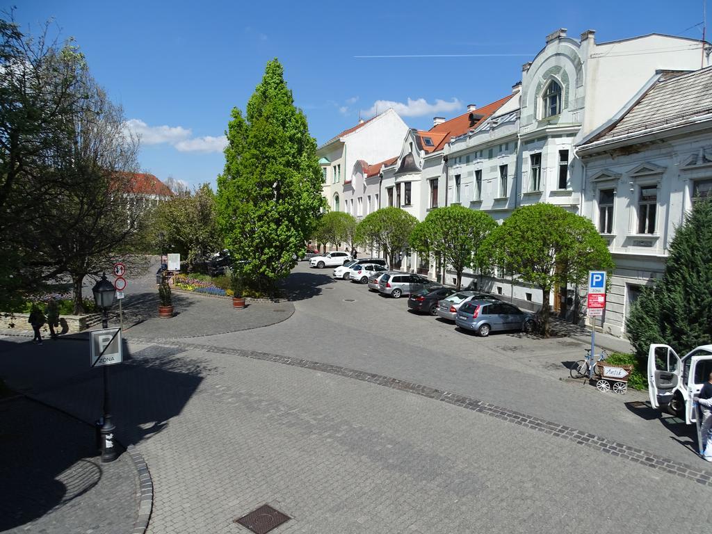 Óváros Apartman Veszprém Esterno foto