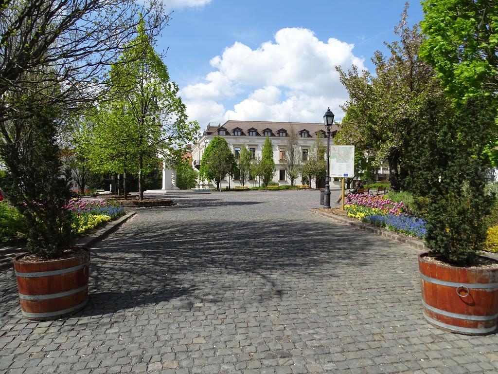 Óváros Apartman Veszprém Esterno foto