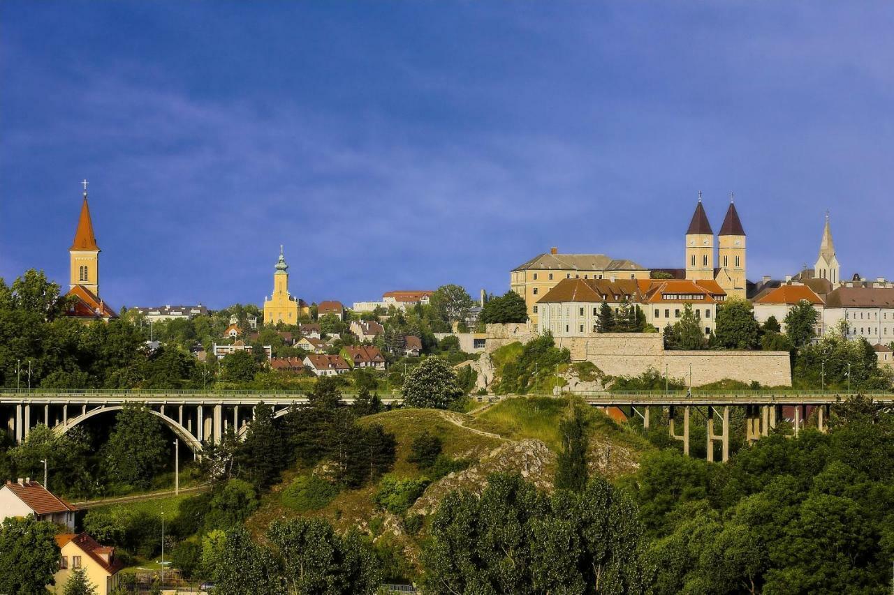 Óváros Apartman Veszprém Esterno foto
